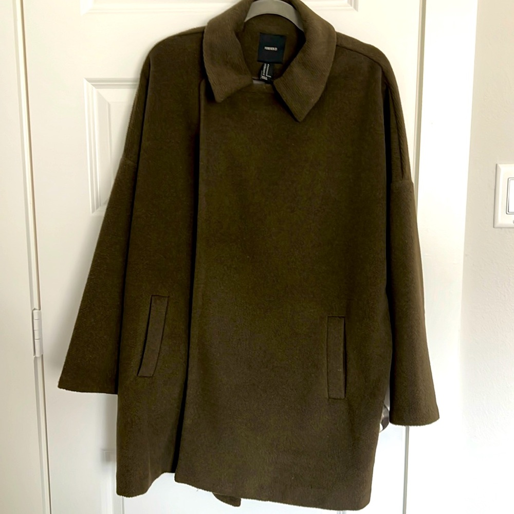 Forever 21 medium coat. Dark green color-used